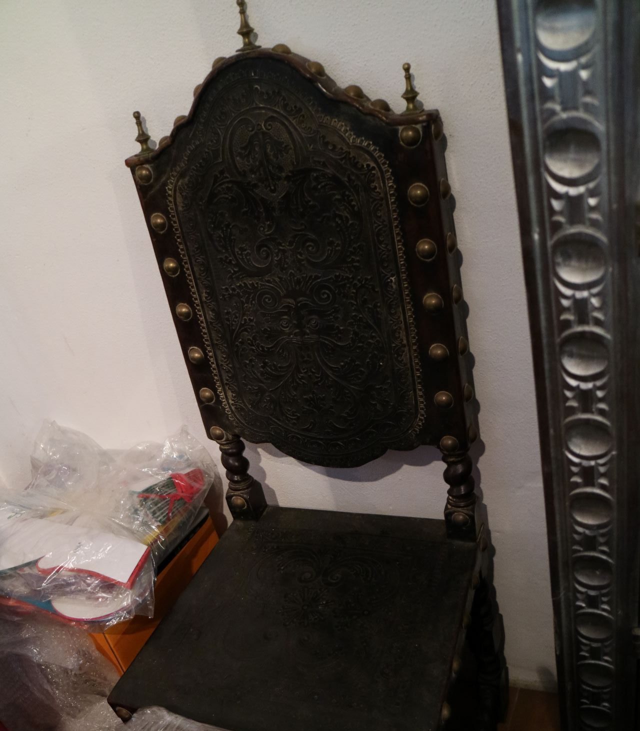 PAR DE CADEIRAS DE SOLA, PAU SANTO