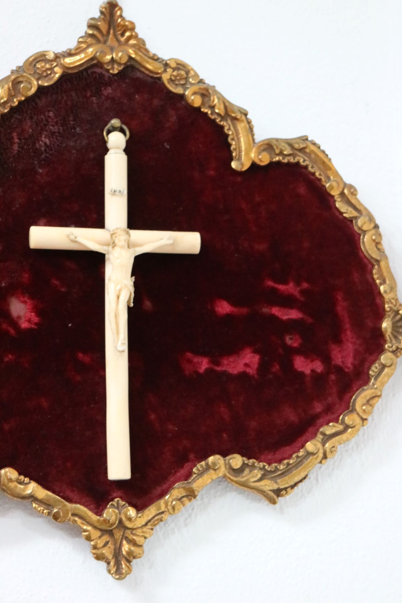 CRUCIFIXO EM MARFIM «DIEPPE», SÉC. XIX