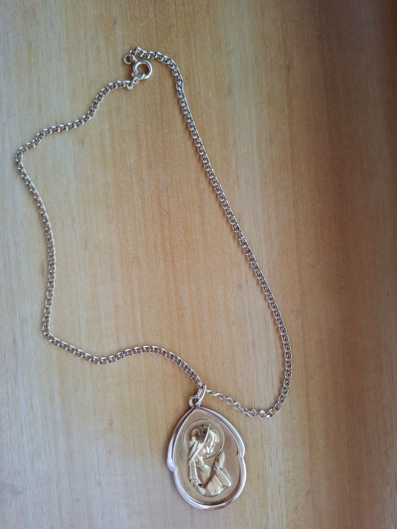 FIO COM PENDENTE EM OURO 19,2K
